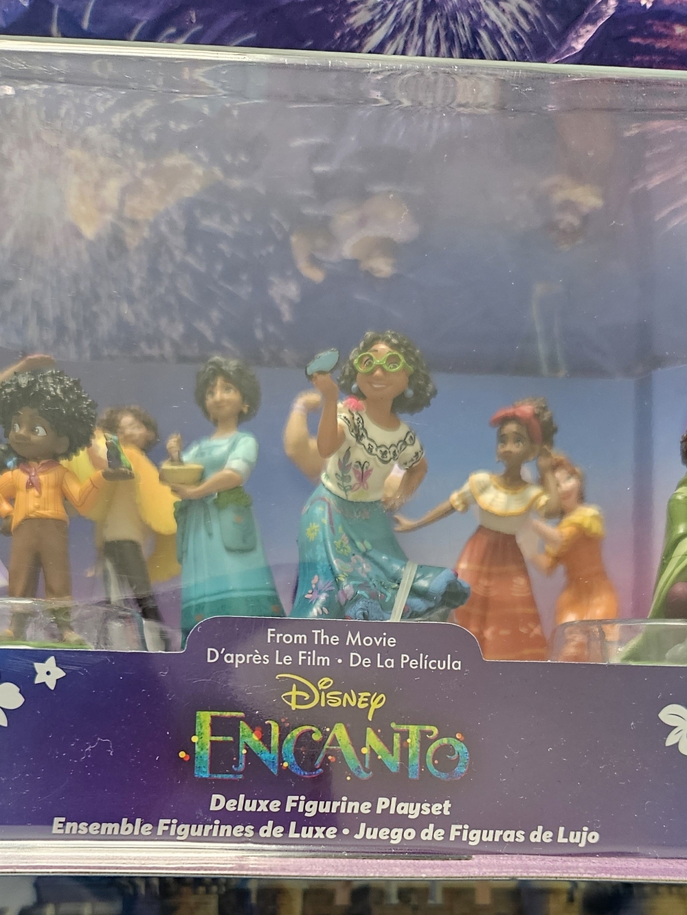 This 9-piece Disney Store Official Encanto Deluxe Figurine Playset includes key